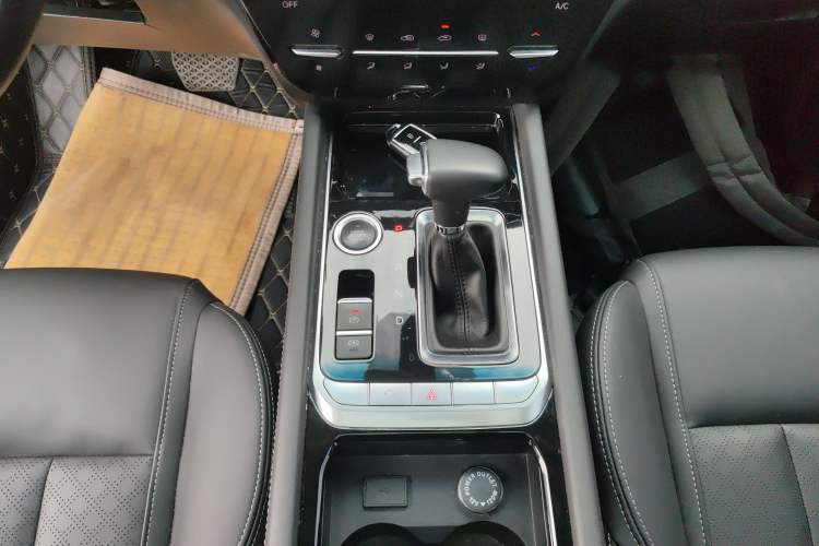 Used JETOUR X90 2019 1.5T DCT Smart Enjoyment Version 5 Seats China VI Standard Gear Lever