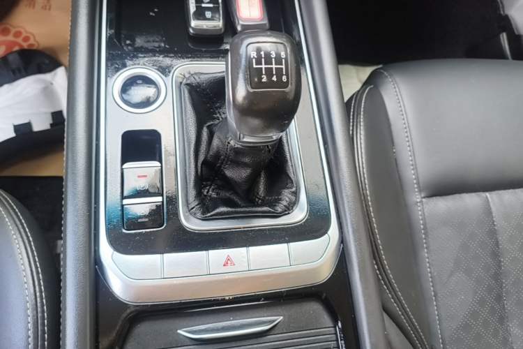 Used JETOUR X90 2019 1.5T Manual Smart Enjoyment Model 6 Seats China V Emission Standard Gear Lever