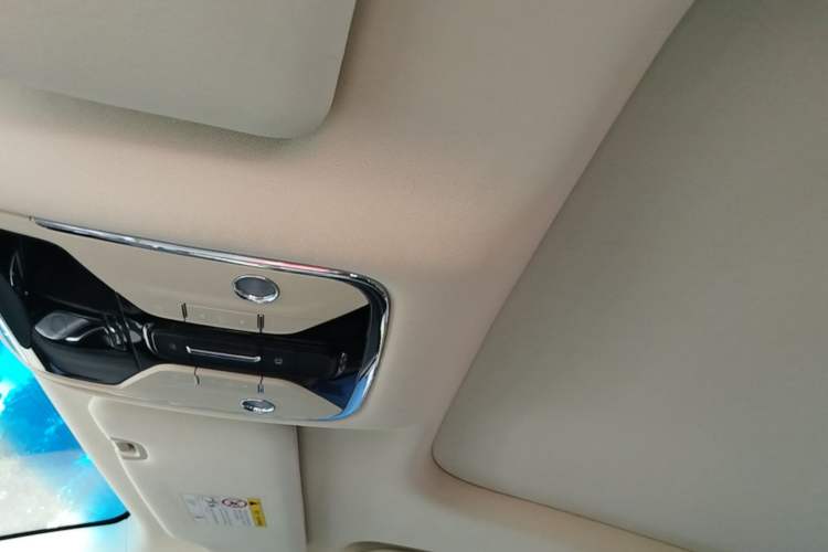 Used JETOUR X90 2019 1.6T DCT Luxury Travel Edition 6 Seats China VI Standard Headliner
