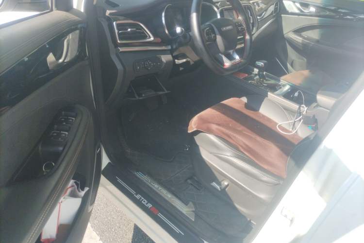 Used JETOUR X90 2019 1.6T DCT Luxury Touring Edition 5 Seats China VI Standard Interior 3