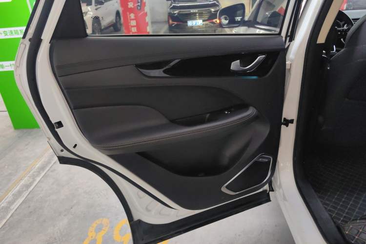 Used JETOUR X90 2019 1.6T DCT Luxury Touring Edition 5 Seats China VI Standard Left Rear Door Interior