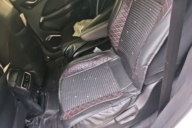 Used JETOUR X90 2019 1.5T Manual Smart Enjoyment Version 6 Seats China VI Standard Left Rear Seat