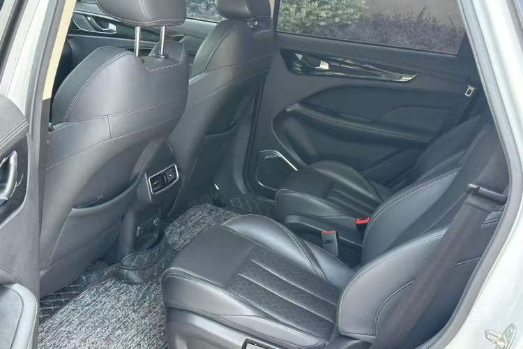 Used JETOUR X90 2019 1.5T Manual Smart Enjoyment Version 6 Seats China VI Standard Left Rear Seat