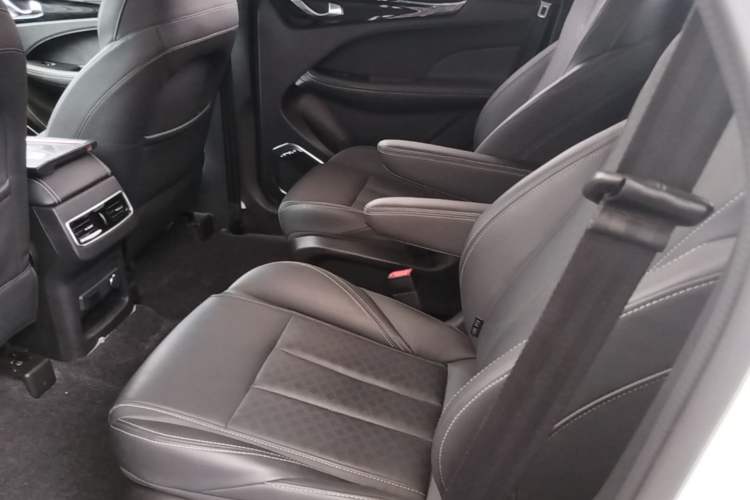 Used JETOUR X90 2019 1.6T DCT Luxury Travel Edition 6 Seats China VI Standard Left Rear Seat