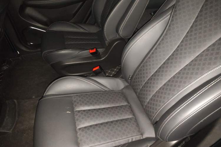 Used JETOUR X90 2019 1.5T Manual Enjoyment Model 6 Seats China V Emission Standard Left Rear Seat