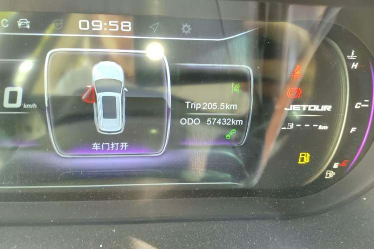 Used JETOUR X90 2019 1.5T Manual Enjoyment Model 6 Seats China V Emission Standard Odometer Close Up