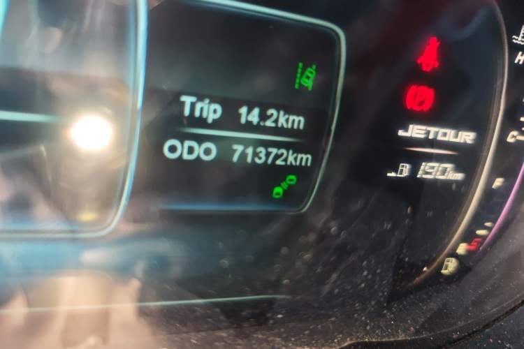 Used JETOUR X90 2019 1.5T Manual Smart Enjoyment Model 6 Seats China V Emission Standard Odometer Close Up