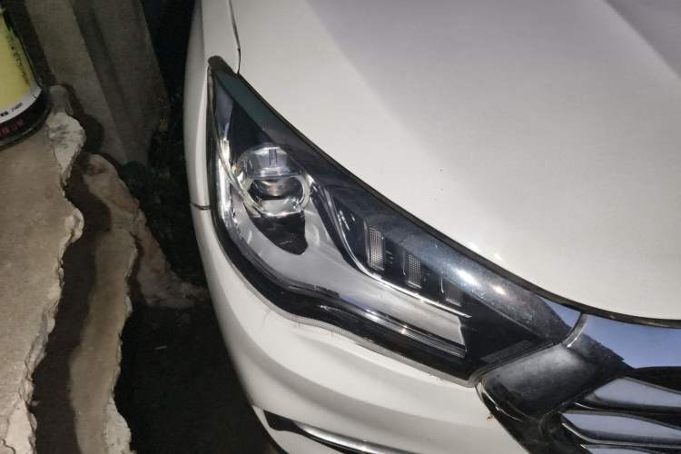 Used JETOUR X90 2019 1.6T DCT Luxury Touring Edition 5 Seats China VI Standard Right Front Headlight