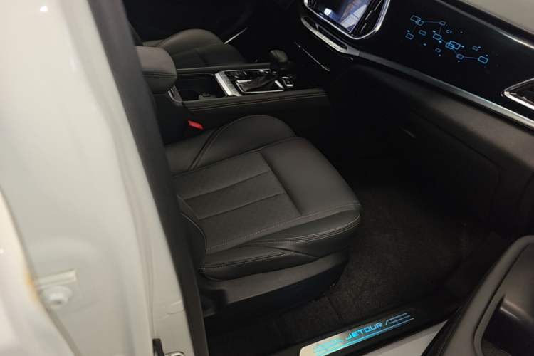 Used JETOUR X90 2019 1.5T Automatic Smart Enjoyment 6-Seater Emission Standard China V Right Front Seat