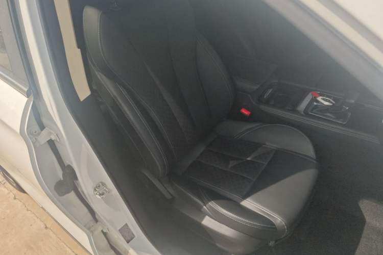 Used JETOUR X90 2019 1.6T DCT Luxury Touring Edition 5 Seats China VI Standard Right Front Seat