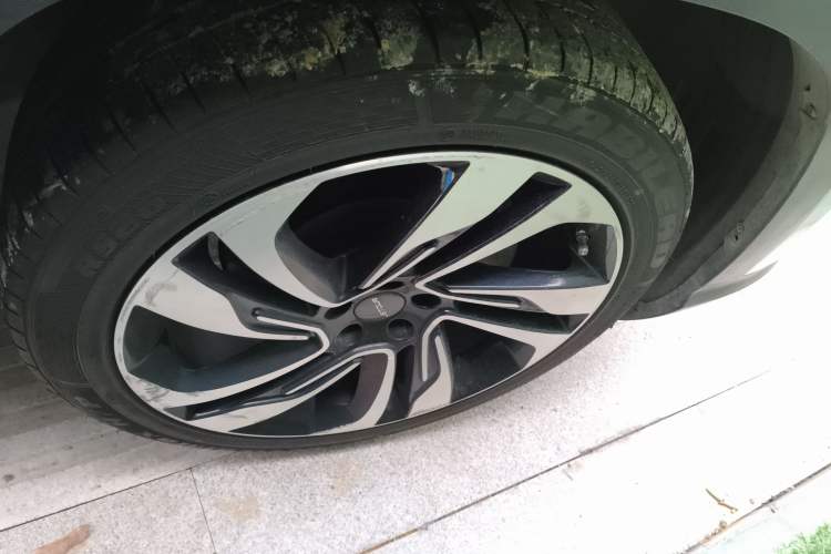 Used JETOUR X90 2019 1.5T Automatic Luxury 7-Seater China V Standard Right Front Wheel Hub