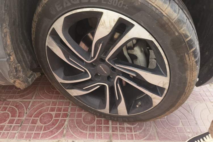 Used JETOUR X90 2019 1.5T Automatic Smart Enjoyment Model 5 Seats China V Emission Standard Right Front Wheel Hub