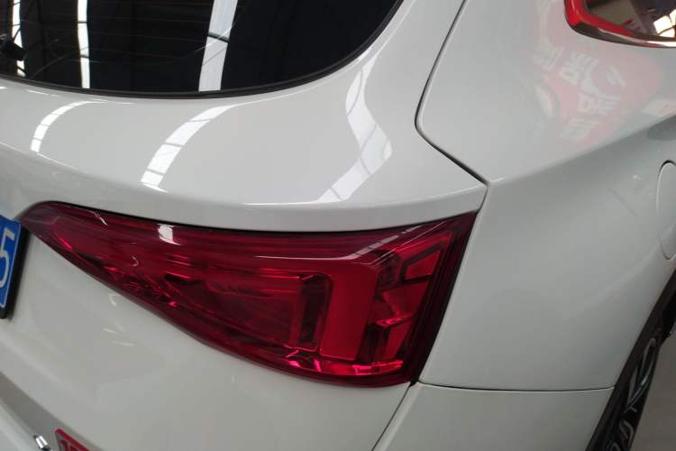 Used JETOUR X90 2019 1.6T DCT Luxury Touring Edition 5 Seats China VI Standard Right Rear Taillight