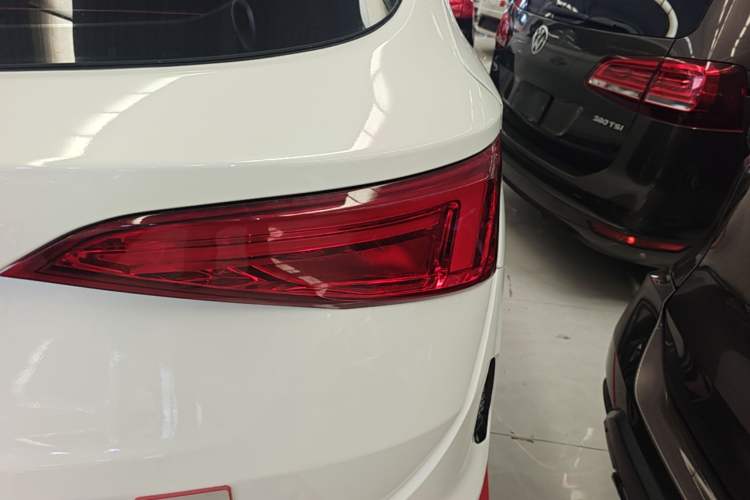 Used JETOUR X90 2019 1.5T Automatic Smart Enjoyment 6-Seater Emission Standard China V Right Rear Taillight