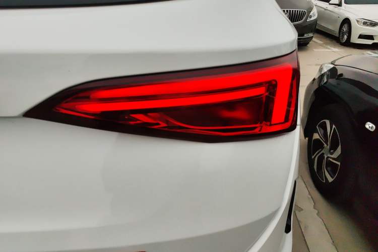Used JETOUR X90 2019 1.5T DCT Smart Enjoyment Version 5 Seats China VI Standard Right Rear Taillight