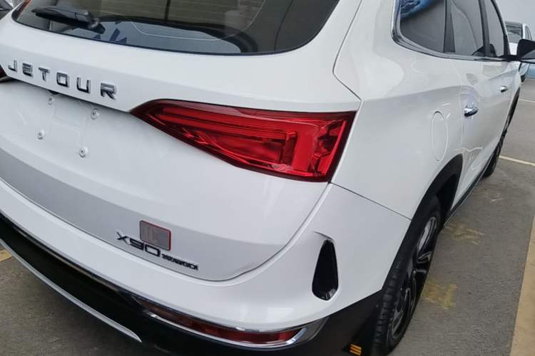 Used JETOUR X90 2019 1.6T DCT Luxury Travel Edition 6 Seats China VI Standard Right Rear Taillight