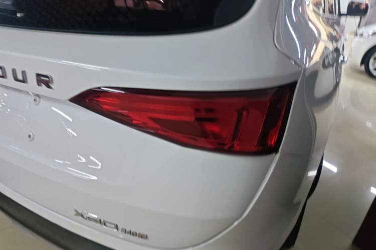 Used JETOUR X90 2019 1.5T Manual Enjoyment Version 5 Seats China V Emission Standard Right Rear Taillight
