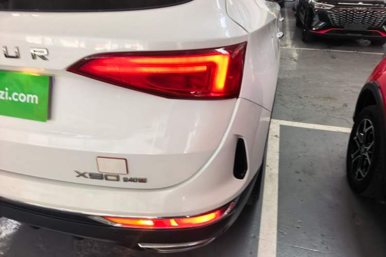 Used JETOUR X90 2019 1.5T DCT Smart Enjoyment Version 5 Seats China VI Standard Right Rear Taillight