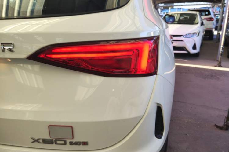 Used JETOUR X90 2019 1.5T Manual Enjoyment Model 7 Seats China VI Standard Right Rear Taillight