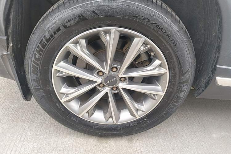 Used JETOUR X90 2019 1.5T Manual Enjoyment Model 7 Seats China V Emission Standard Right Rear Wheel Hub