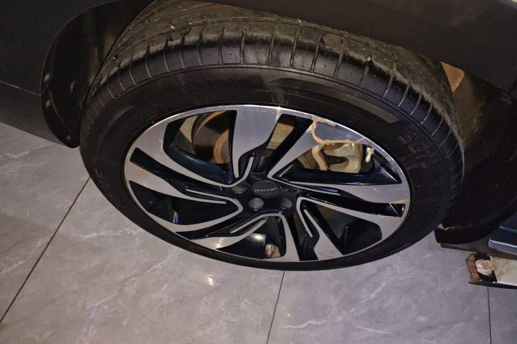 Used JETOUR X90 2019 1.5T Automatic Smart Enjoyment 7-Seater China V Emission Standard Right Rear Wheel Hub