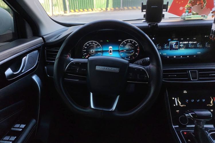 Used JETOUR X90 2019 1.5T Automatic Enjoyment Model 6 Seats Emission Standard China V Steering Wheel
