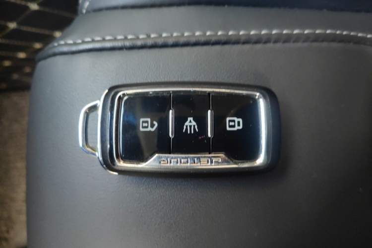 Used JETOUR X90 2019 1.5T Automatic Smart Enjoyment Model 5 Seats China V Emission Standard Vehicle Key