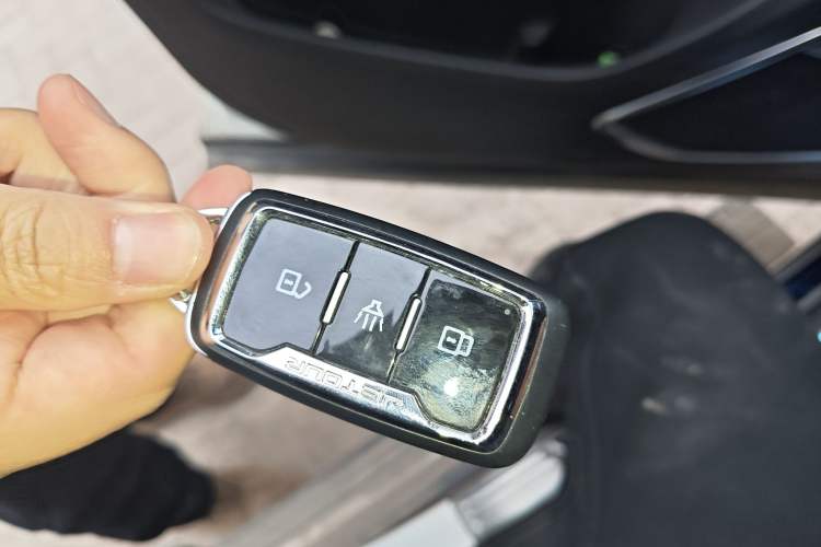 Used JETOUR X90 2019 1.5T Manual Smart Enjoyment Model 6 Seats China V Emission Standard Vehicle Key