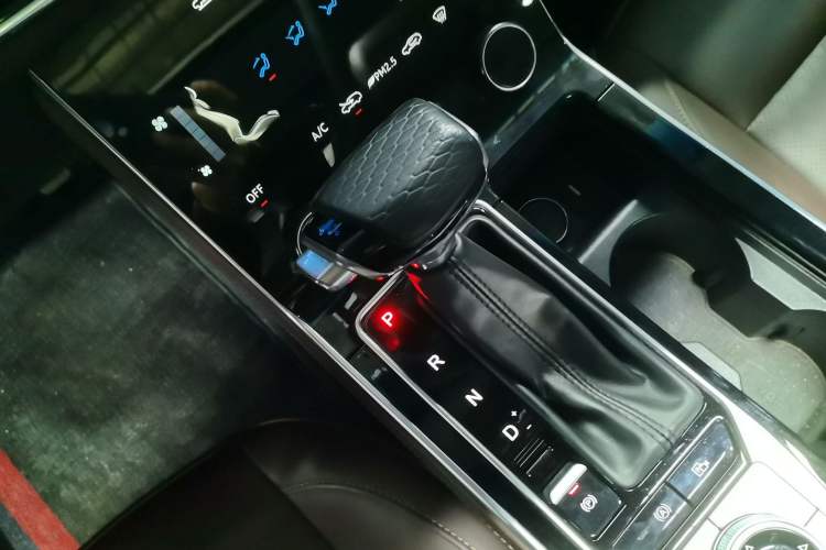 Used JETOUR X90 2020 1.6T DCT Shadow Edition 5 Seats Gear Lever