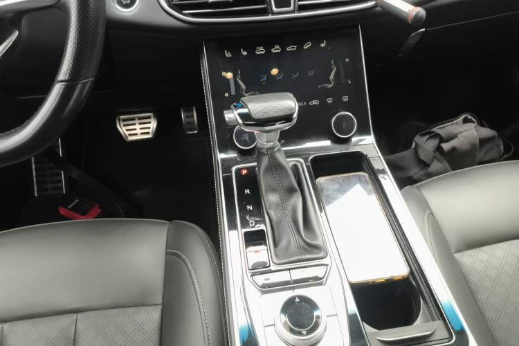Used JETOUR X90 2020 1.6T DCT Shadow Luxury Edition 6-Seater Gear Lever