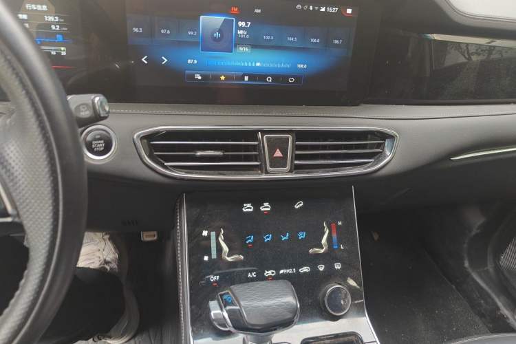Used JETOUR X90 2020 1.6T DCT Shadow Edition 7-Seater Audio And AC Panel