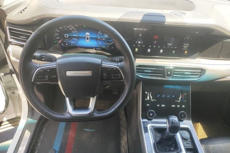 Used JETOUR X90 2020 1.5T Manual Shadow Fun Edition 7-Seater Center Console