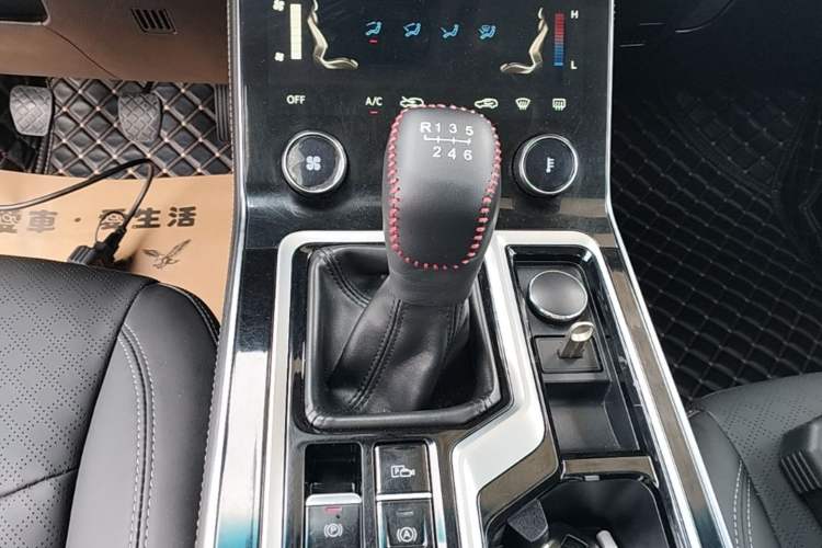 Used JETOUR X90 2020 1.5T Manual Shadow Fun Edition 7-Seater Gear Lever