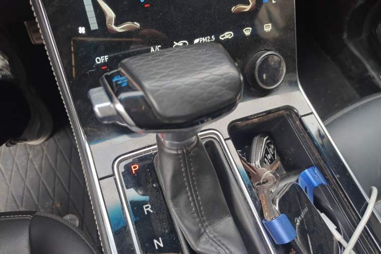 Used JETOUR X90 2020 1.6T DCT Shadow Edition 7-Seater Gear Lever
