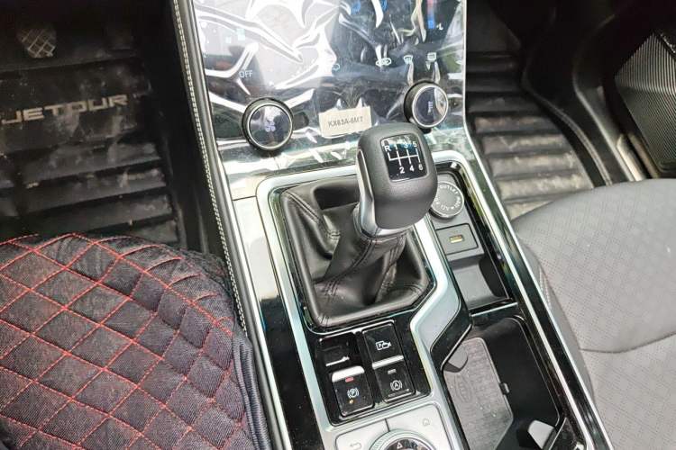 Used JETOUR X90 2020 1.5T Manual Shadow Fun Edition 6-Seater Gear Lever