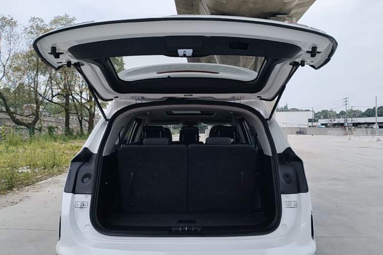 Used JETOUR X90 2020 1.5T Manual Shadow Fun Edition 7-Seater Trunk