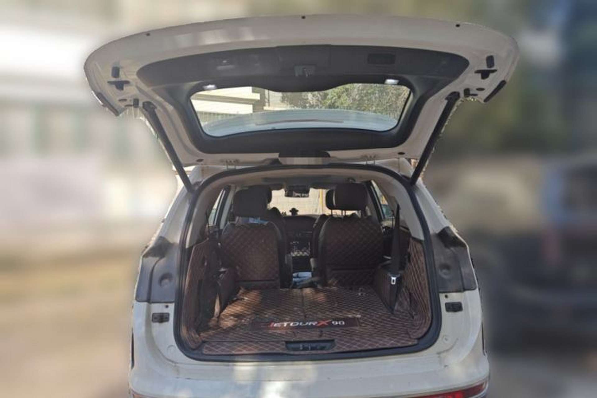 Used JETOUR X90 2020 1.6T DCT Shadow Luxury Edition 6-Seater Trunk