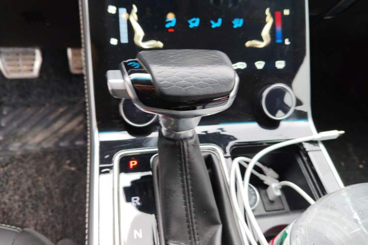 Used JETOUR X90 2021 1.6T DCT Shadow Edition 7-Seater Gear Lever