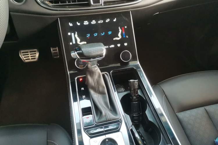 Used JETOUR X90 2021 1.6T DCT Shadow Edition 7-Seater Gear Lever