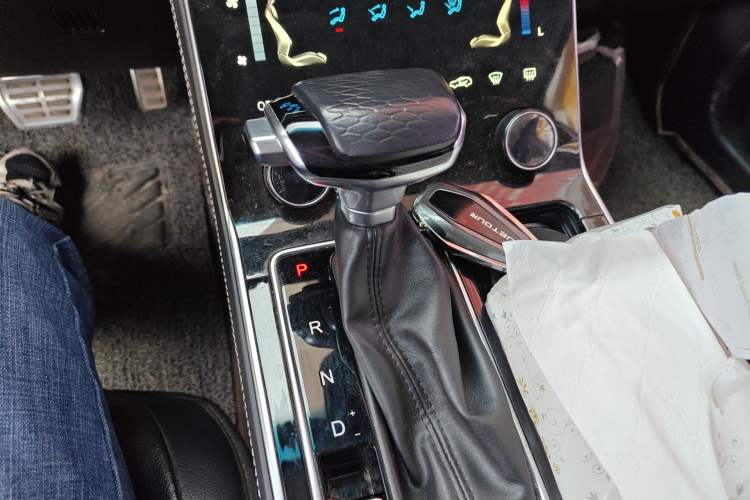 Used JETOUR X90 2021 1.6T DCT Shadow Edition 7-Seater Gear Lever