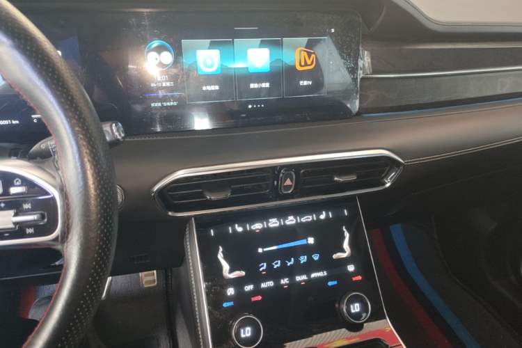 Used JETOUR X90 2022 Zilong 2.0T DCT Changsheng Edition 7-Seater Audio And AC Panel