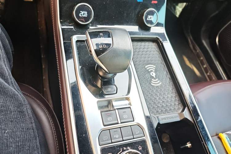 Used JETOUR X90 2022 Zilong 2.0T DCT Wushen Edition 7-Seater Gear Lever