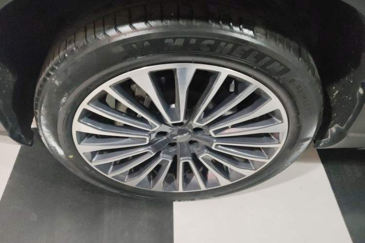 Used JETOUR X90 2022 Zilong 2.0T DCT Changsheng Edition 5-seater Left Front Wheel Hub