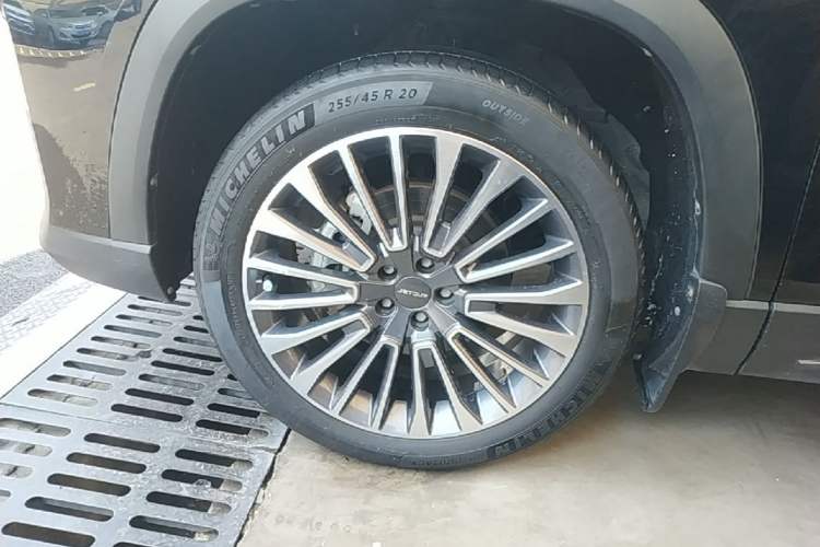 Used JETOUR X90 2022 Zilong 2.0T DCT Changsheng Edition 7-Seater Left Front Wheel Hub