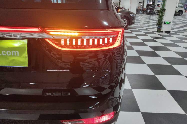 Used JETOUR X90 2022 Zilong 2.0T DCT Changsheng Edition 5-seater Right Rear Taillight