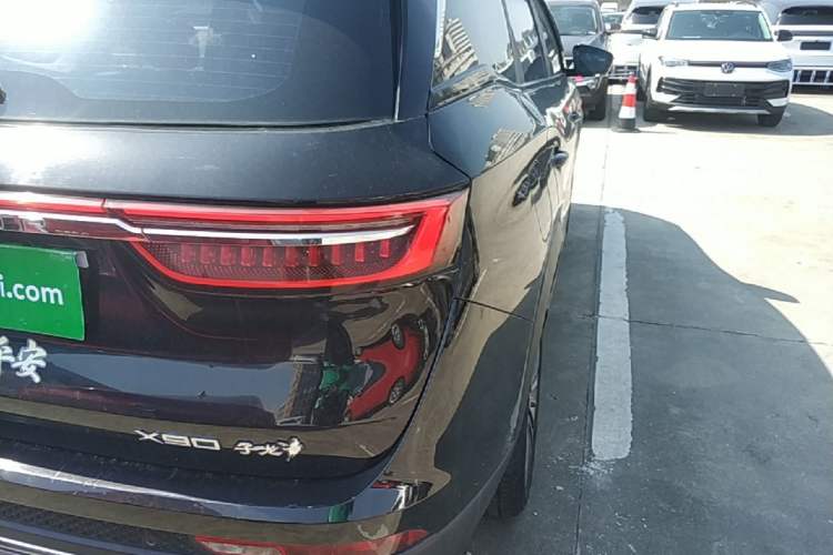 Used JETOUR X90 2022 Zilong 2.0T DCT Changsheng Edition 7-Seater Right Rear Taillight