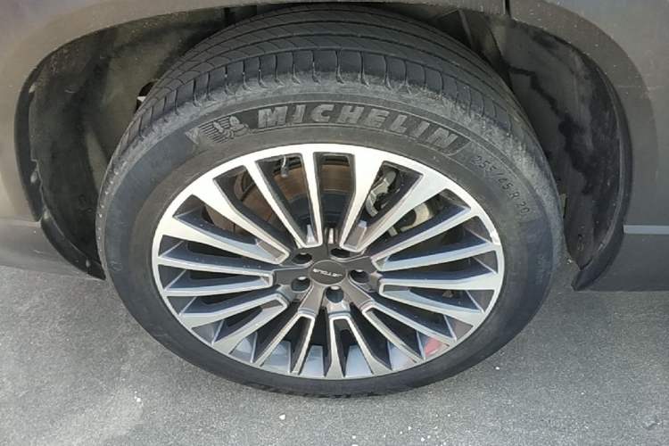 Used JETOUR X90 2022 Zilong 2.0T DCT Changsheng Edition 7-Seater Right Rear Wheel Hub