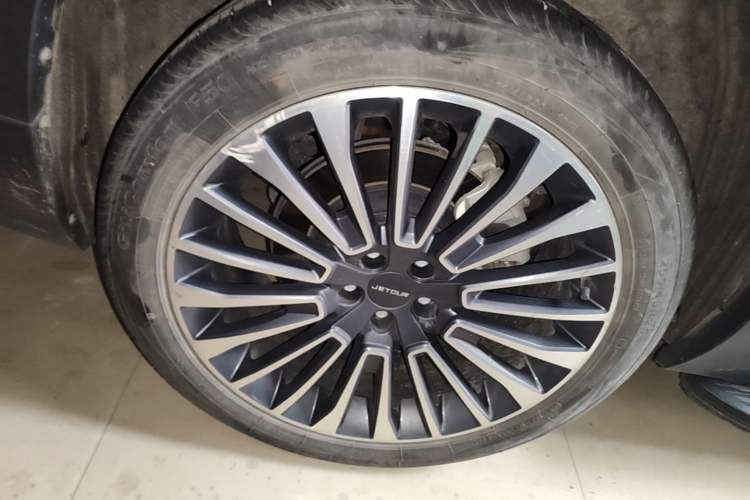 Used JETOUR X90 2022 Zilong 2.0T DCT Changsheng Edition 5-seater Right Rear Wheel Hub