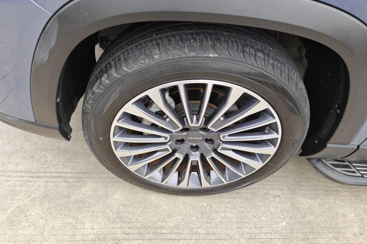 Used JETOUR X90 2022 Zilong 2.0T DCT Changsheng Edition 7-Seater Left Front Wheel Hub