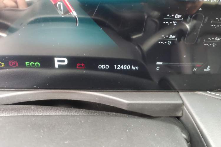 Used JETOUR X90 2022 Zilong 2.0T DCT Wushen Edition 7-Seater Odometer Close Up